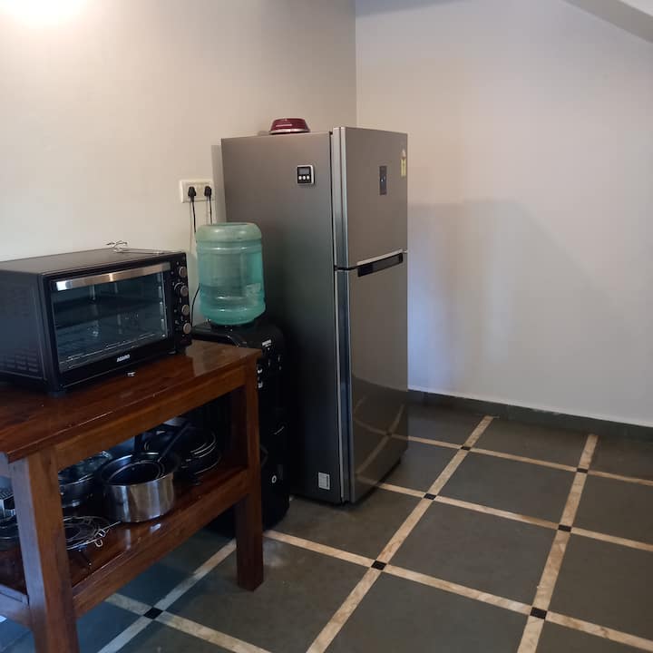 Full kitchen image 2