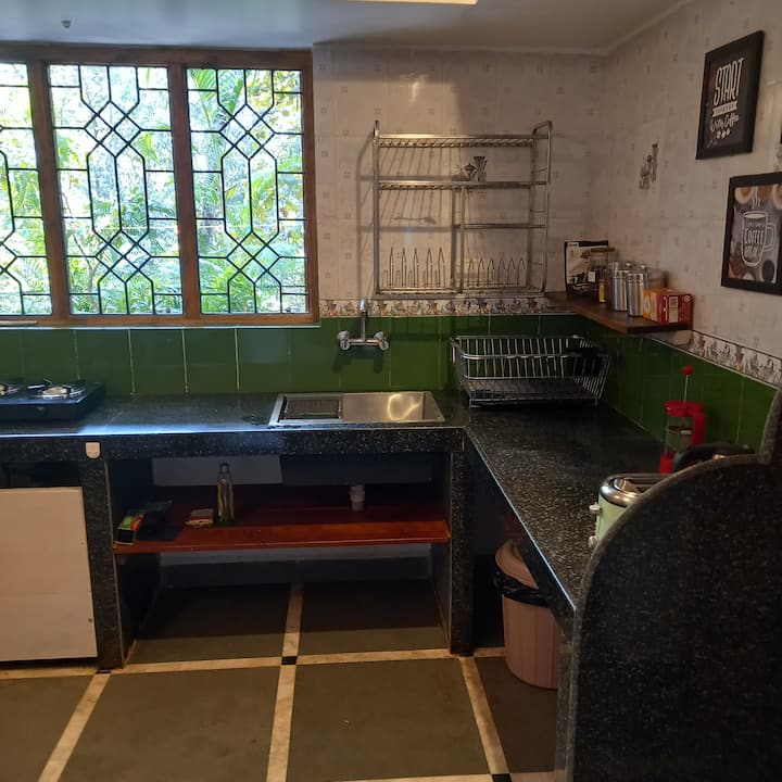 Full kitchen image 3