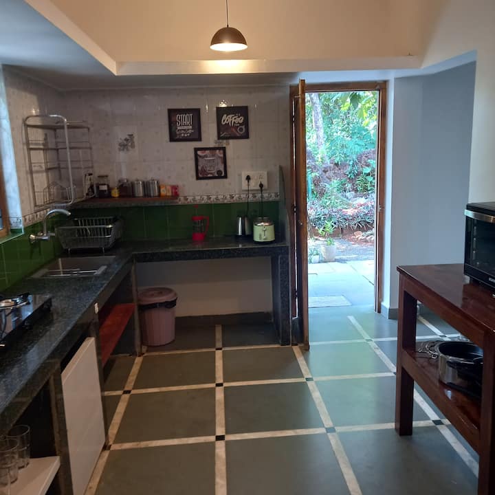 Full kitchen image 4