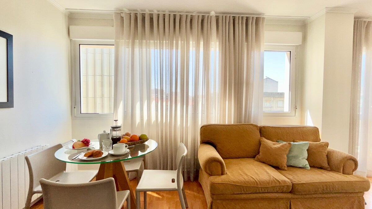 Priestranný stôl vhodný až pre 4 hostí