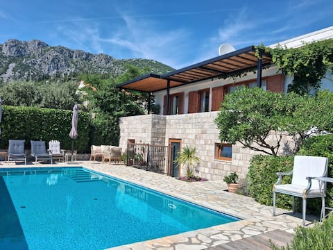 Top Airbnb: Casa Belvedere with infinity pool & amazing view in Općina Konavle
