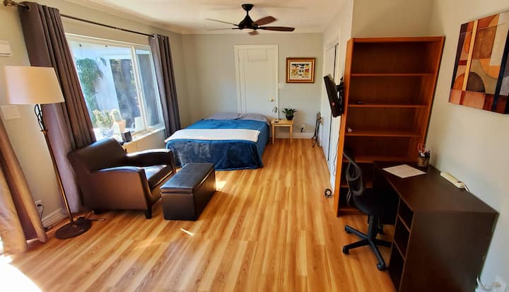 Adorable Palo Alto Studio W/ Backyard - Palo Alto, CA