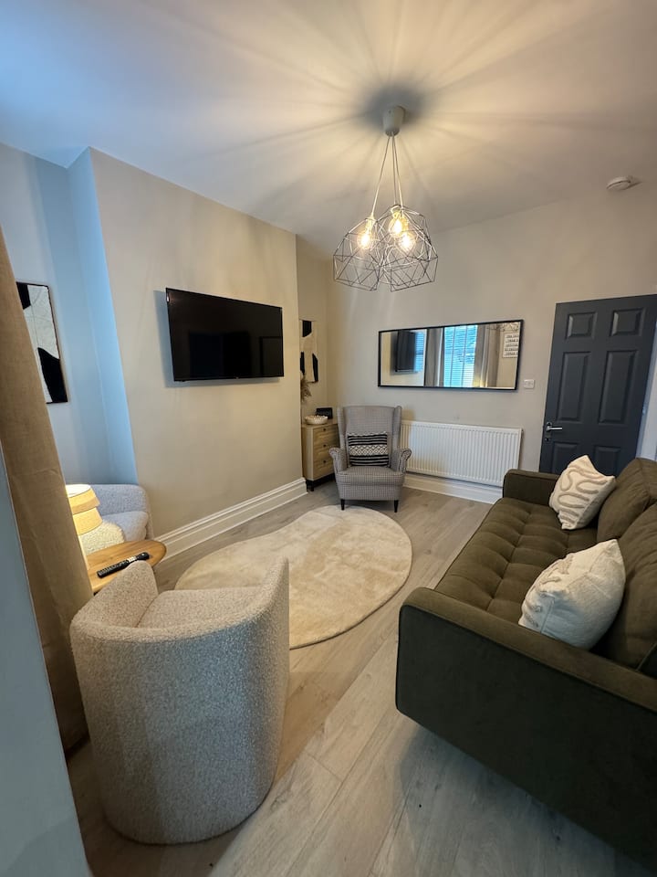 Recently Renovated,free Parking, Central Location! - Liverpool