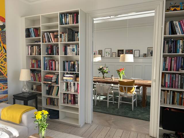 Large & lovely – great location! gallery image 3