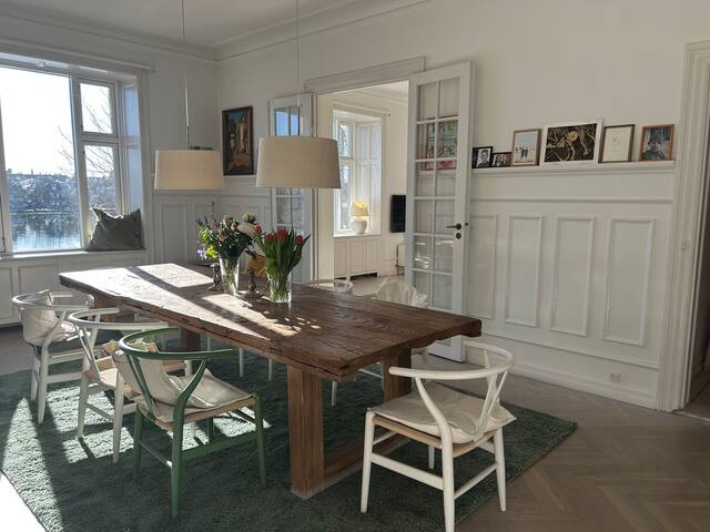 Large & lovely – great location! gallery image 2