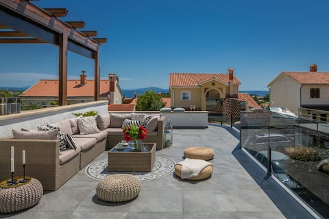 Sea view modern spacious lounge house