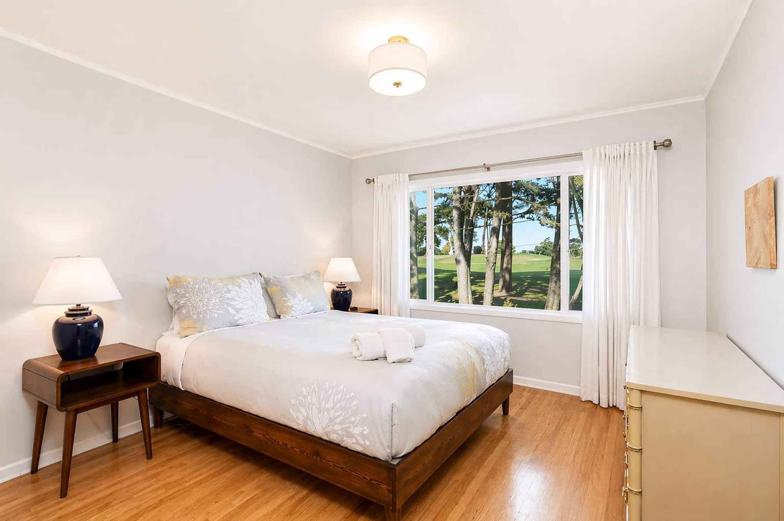 Home in Daly City · ★4.87 · 3 bedrooms · 4 beds · 2 baths - Image 12