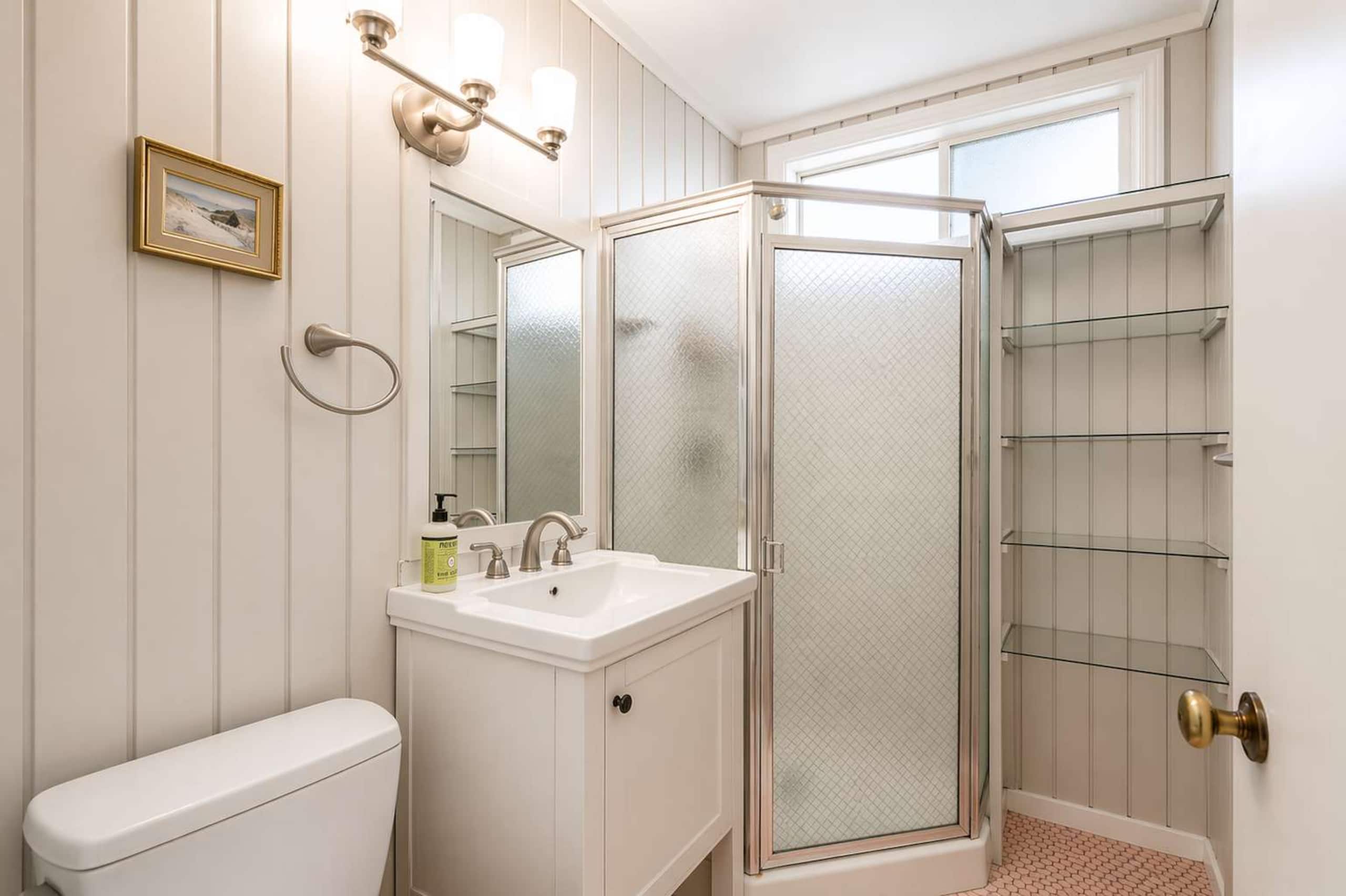 Home in Daly City · ★4.87 · 3 bedrooms · 4 beds · 2 baths - Image 15