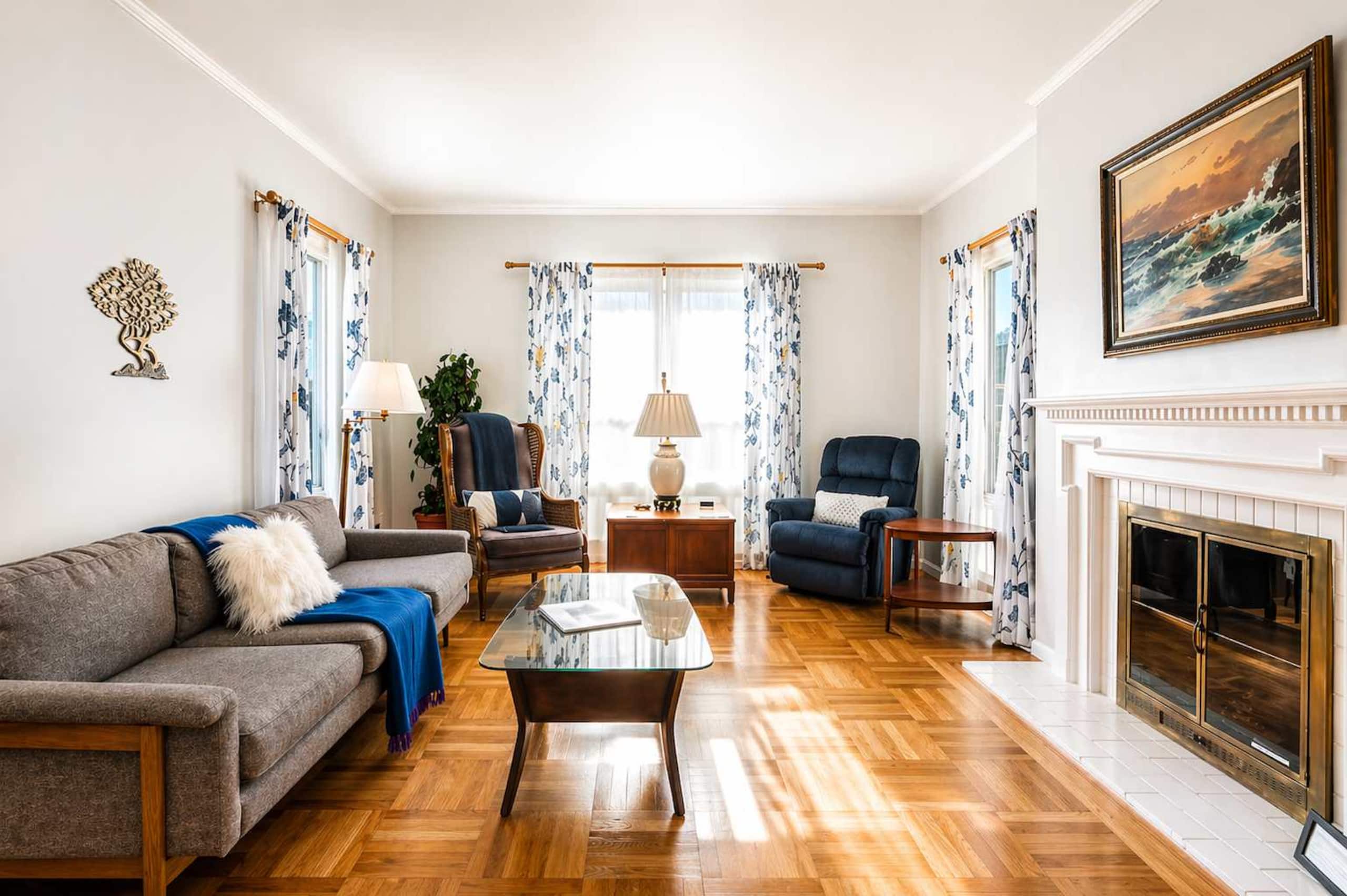 Home in Daly City · ★4.87 · 3 bedrooms · 4 beds · 2 baths - Image 2
