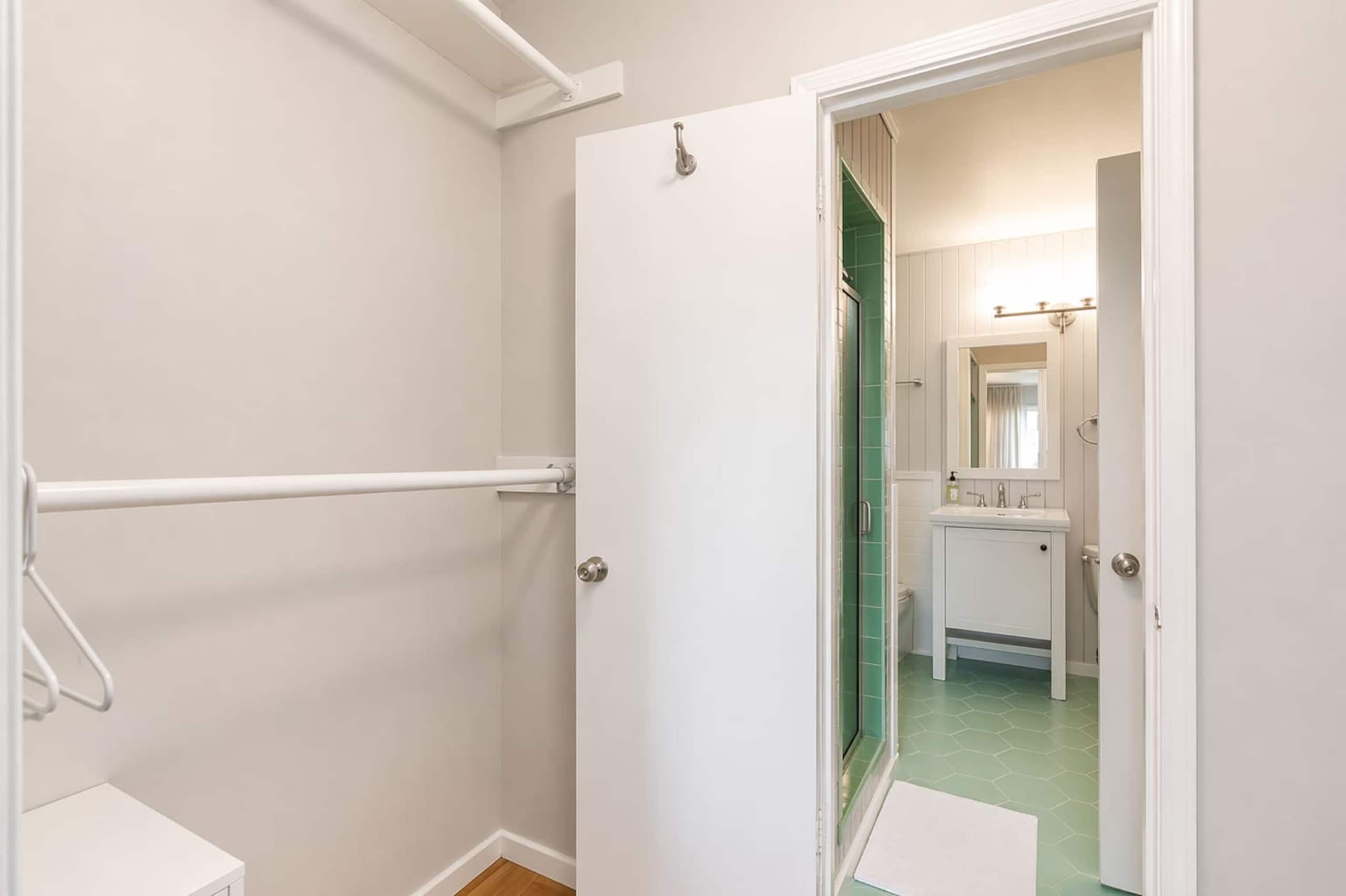 Home in Daly City · ★4.87 · 3 bedrooms · 4 beds · 2 baths - Image 17