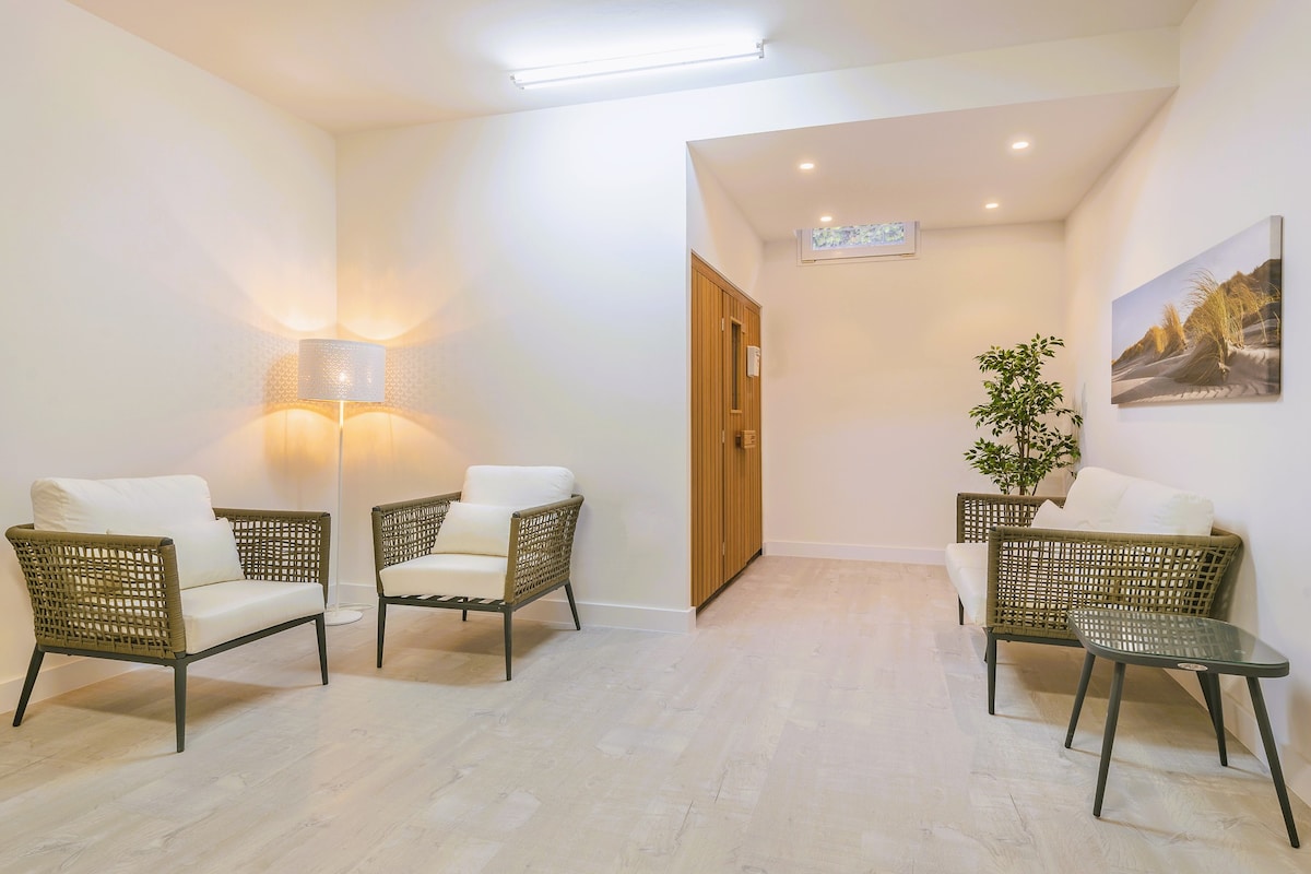 Villa Luna cliffside villa with private sea access 3