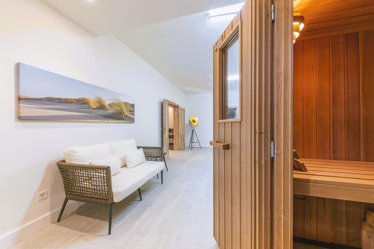 Villa Luna cliffside villa with private sea access 4