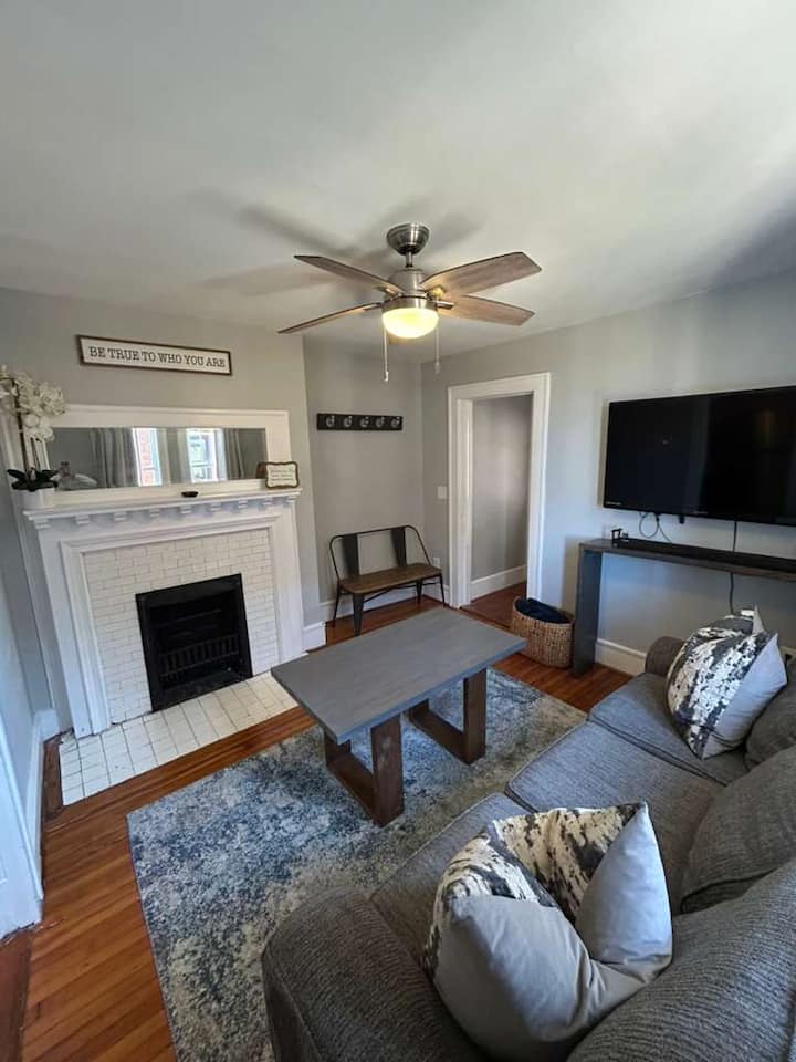 Adorable Earle Apartment- Free Downtown Trolley - Greenville, SC