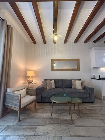 Exclusive 3 Bedroom Apartment w Balcony