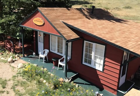 AlpenHaven~Sparkling Clean~420 Friendly + Hot Tub!