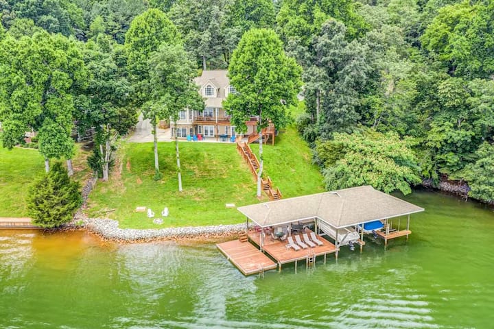 A Morning Mist: 5-br Home On Smith Mountain Lake - Smith Mountain Lake