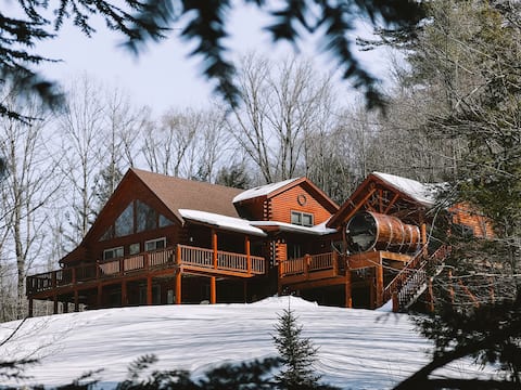 Sweet Cabin in the White Mountains Hot Tub & Sauna