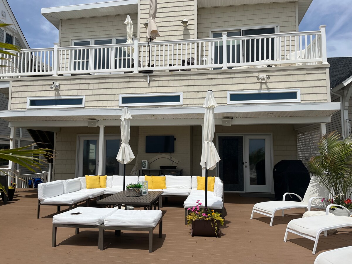 Listing image 5 at Mantoloking Oceanfront Beach House in Mantoloking
