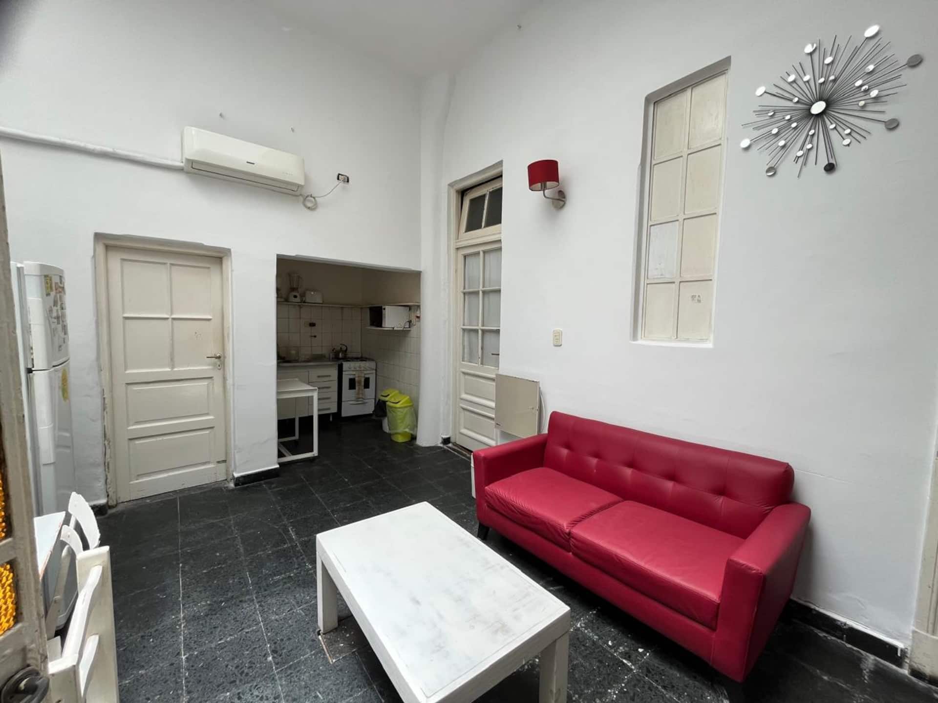 Habitación amoblada en departamento compartido de 4 dormitorios en San Telmo