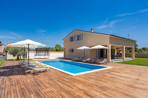 Villa Penelope-sun,fun and relaxation.