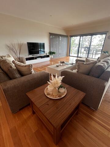 The Lake Retreat – southern shores of Smiths Lake gallery image 5