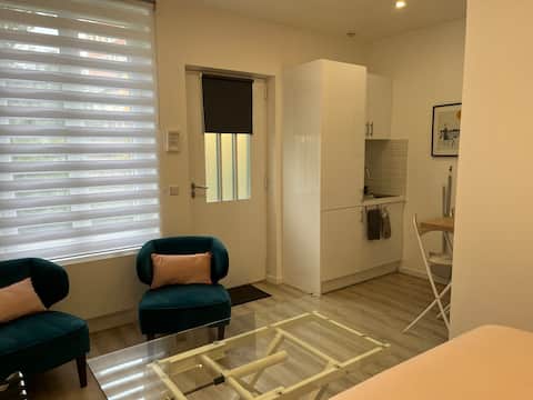 Top Airbnb: La Maisonnette d'Alfort 2 (Metro 350 m): 21 m2 in Maisons Alfort