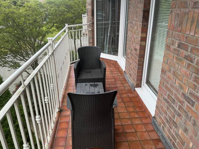 Luxurious and Spacious 3 Bedroom Apt. gallery image 3