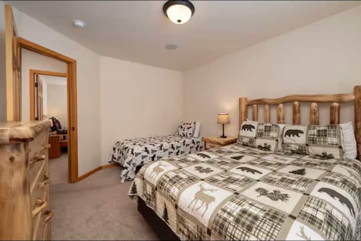 Ndodhet në nivelin kryesor