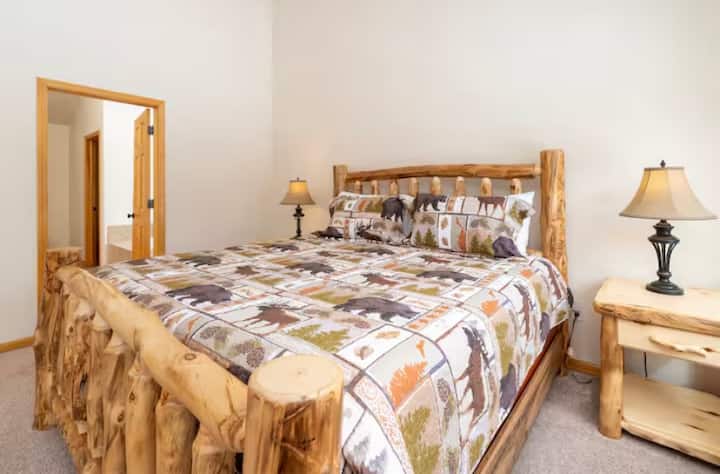 Ndodhet në nivelin e sipërm