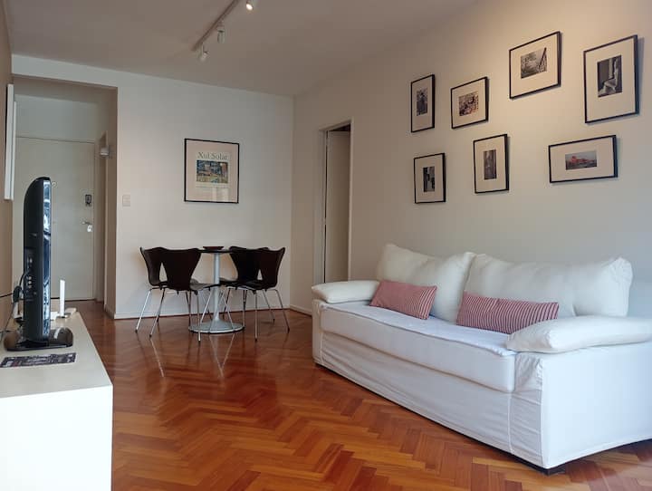 One-bedroom apartment with balcony in Recoleta