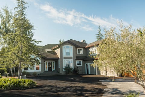 KANZLER | Vineyard House with Hot Tub & Pool