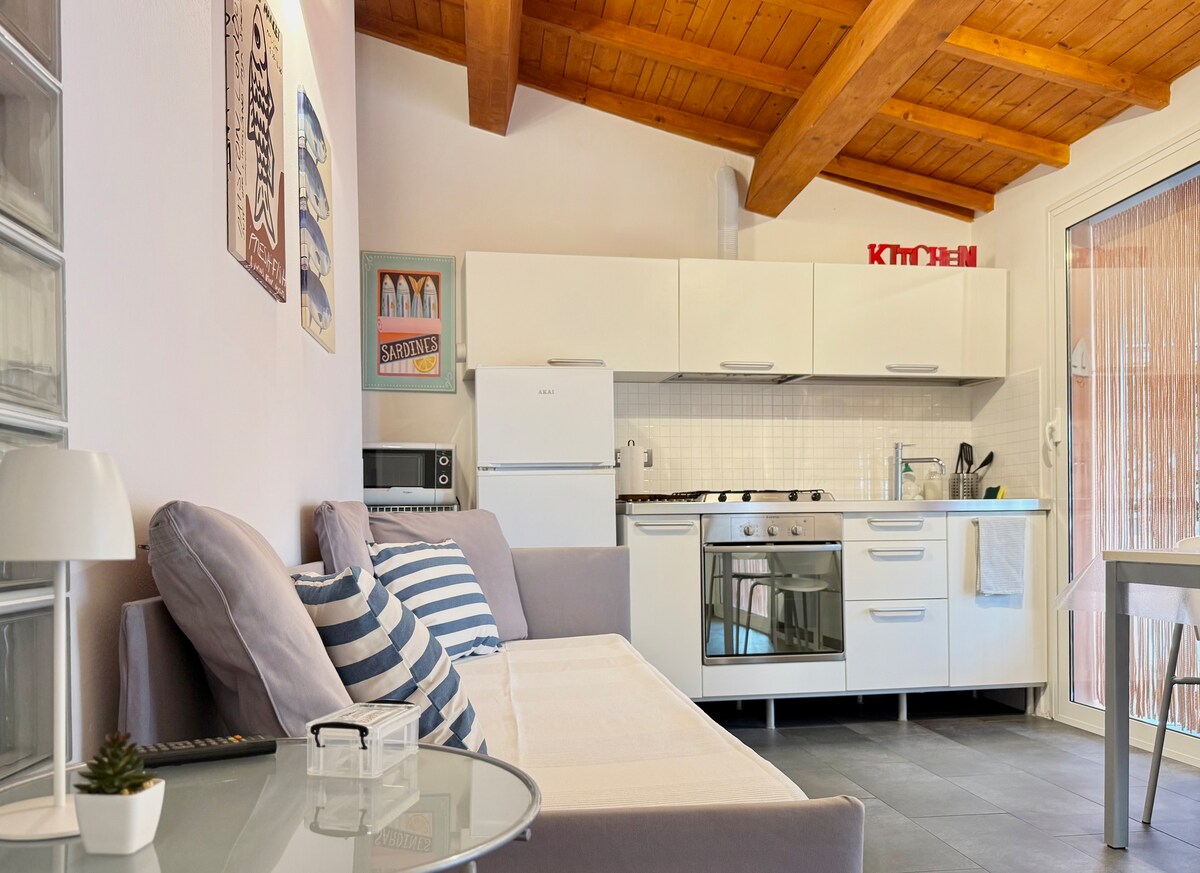 Top performing Airbnb: Casa del Vicolo da Giulia. Terrace with sea view. in Riomaggiore