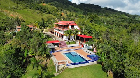 Finca Privada. Pool Jacuzzi Sauna. WiFi/Starlink