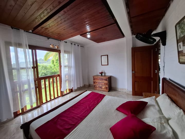 Master King bedroom with en-suite bathroom and fresh linens