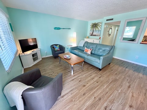 Popular Airbnb listing: Sunshine Shores Unit A (BTR #1728) in Indian Rocks Beach