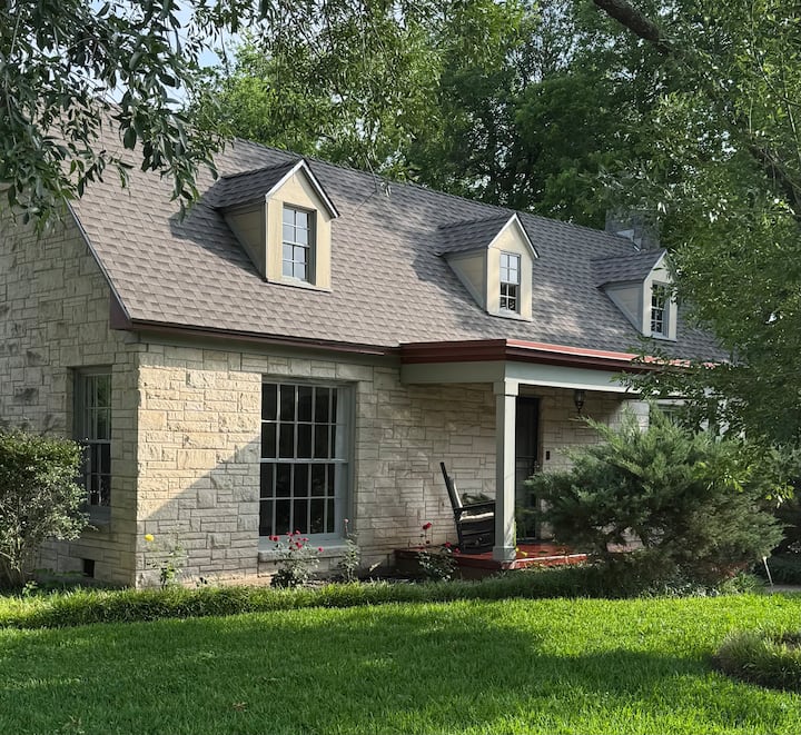 Peaceful 1941 Retreat With Grand Piano - Waco, TX