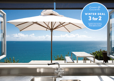 PAH VIEW HOUSE, ONETANGI : Coast and Country