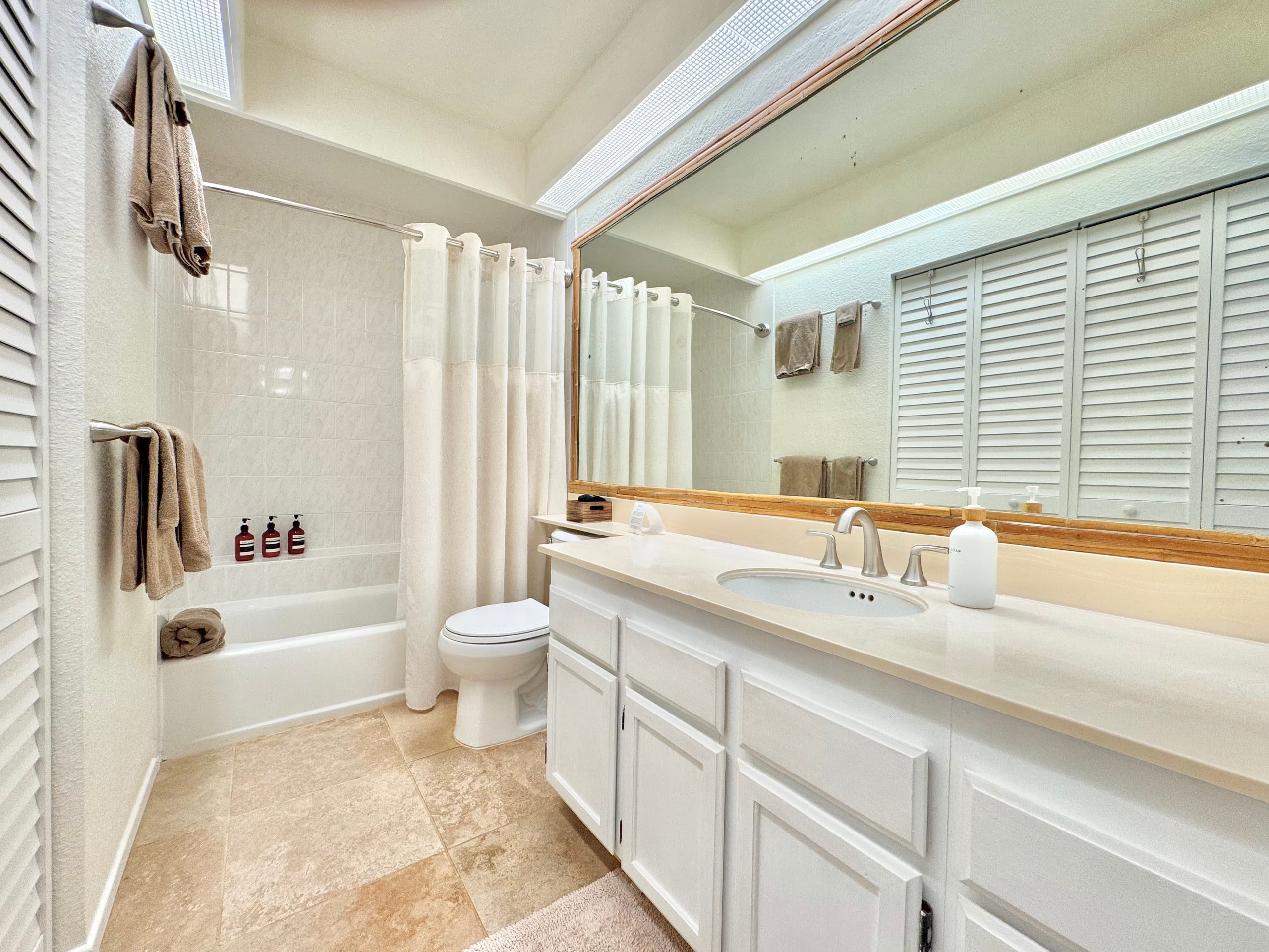 Princeville Top-Floor Retreat w/ AC & Pool  - Image 11