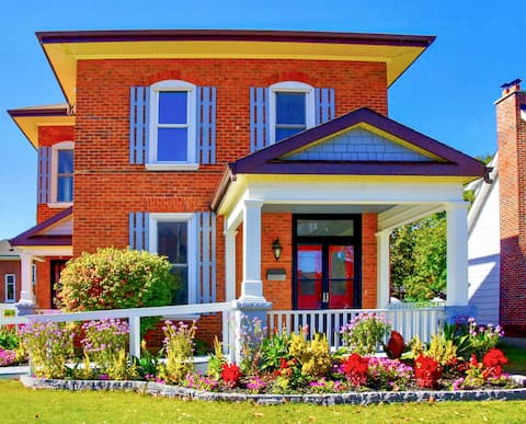 Peaceful, Central Stay | Sleeps 6 | Parking + Deck