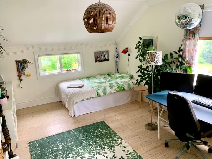 เตียงและพื้นที่ทำงานขนาด 120 ซม.