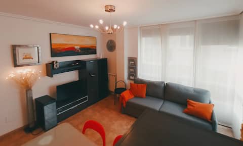 Anuncio de Airbnb popular: Charming apartment with pool and parking in the center en San Vicente De La Barquera