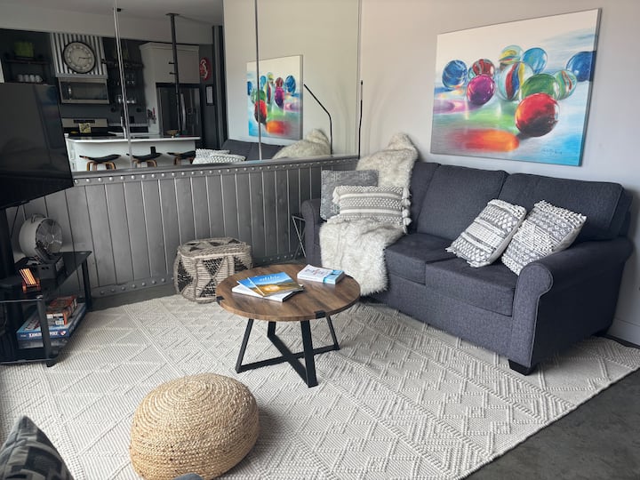 Exclusive Modern Suite W/view - Kamloops