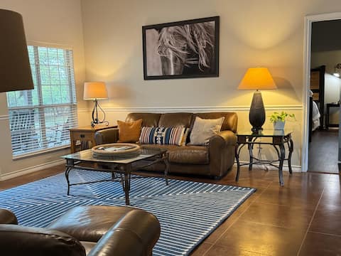 Relaxing Hill Country Retreat & Horse Farm