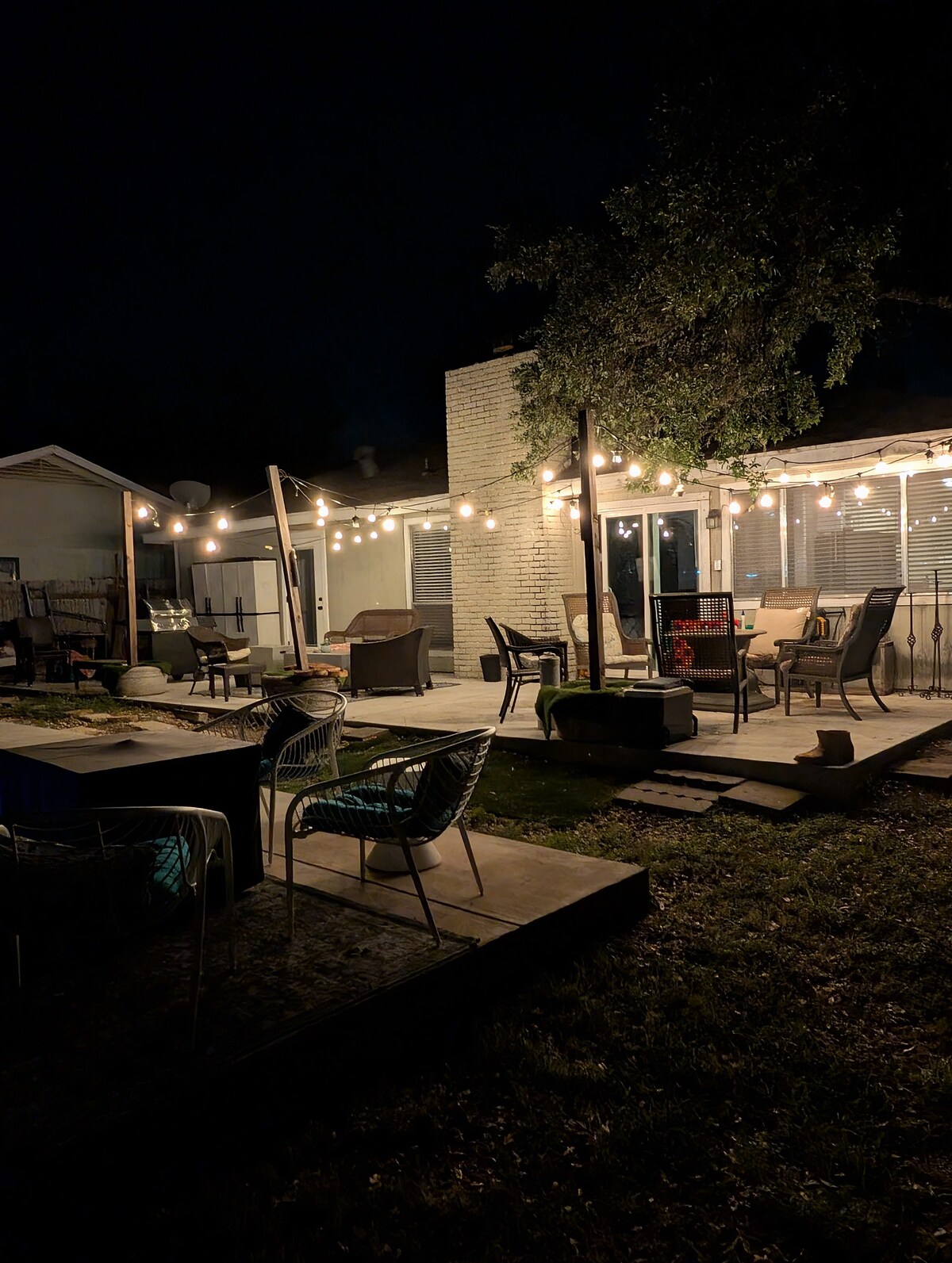 Pete's place, relax in a private pool.