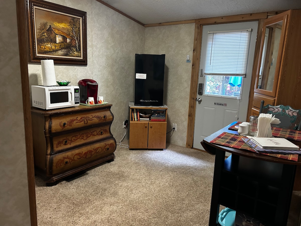 Suite private entrance peaceful forest property