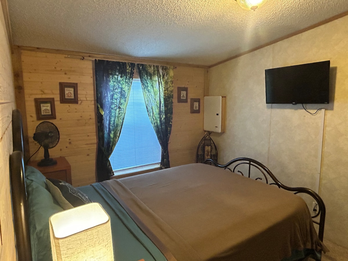 Suite private entrance peaceful forest property