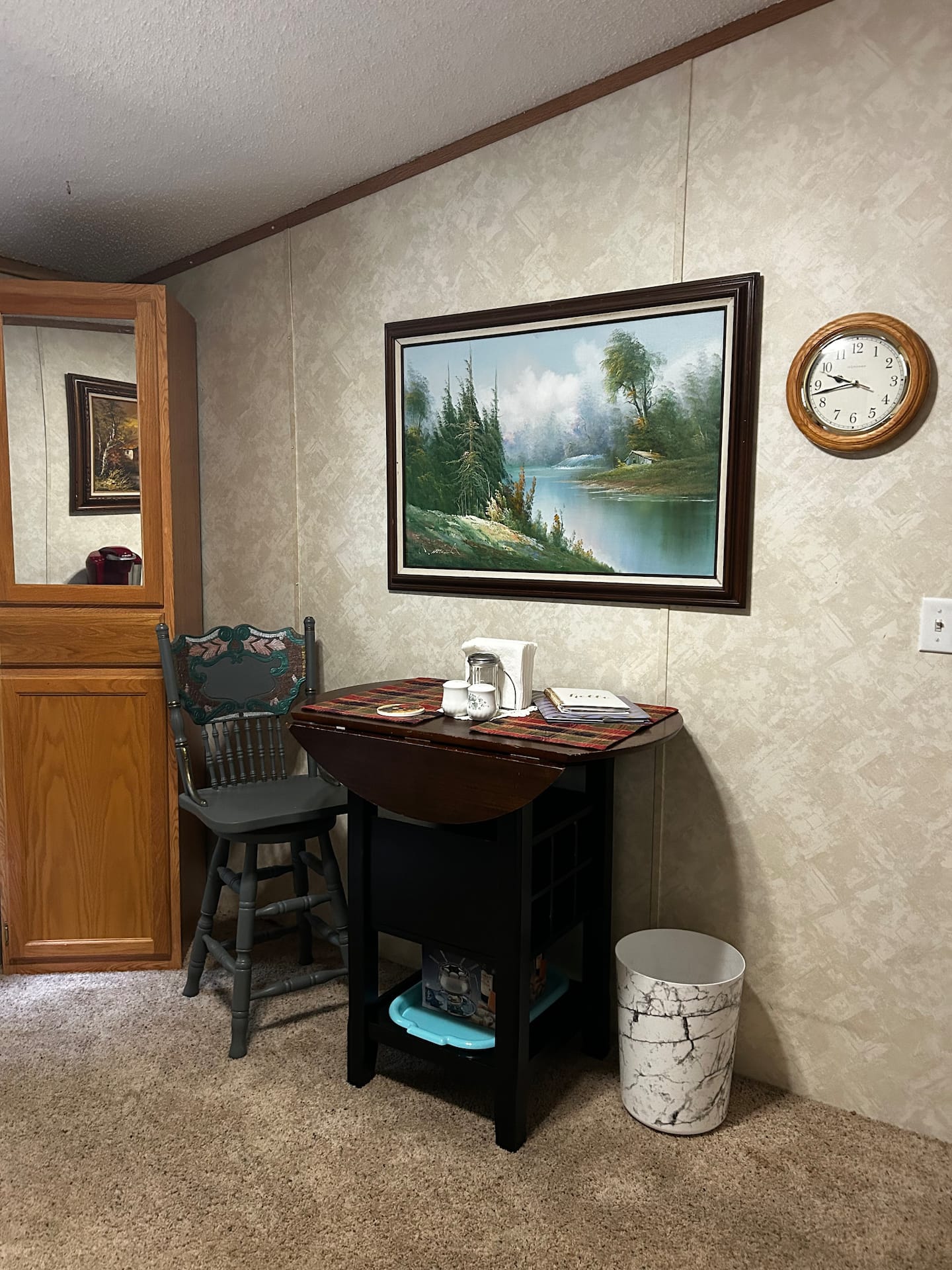 Suite private entrance peaceful forest property