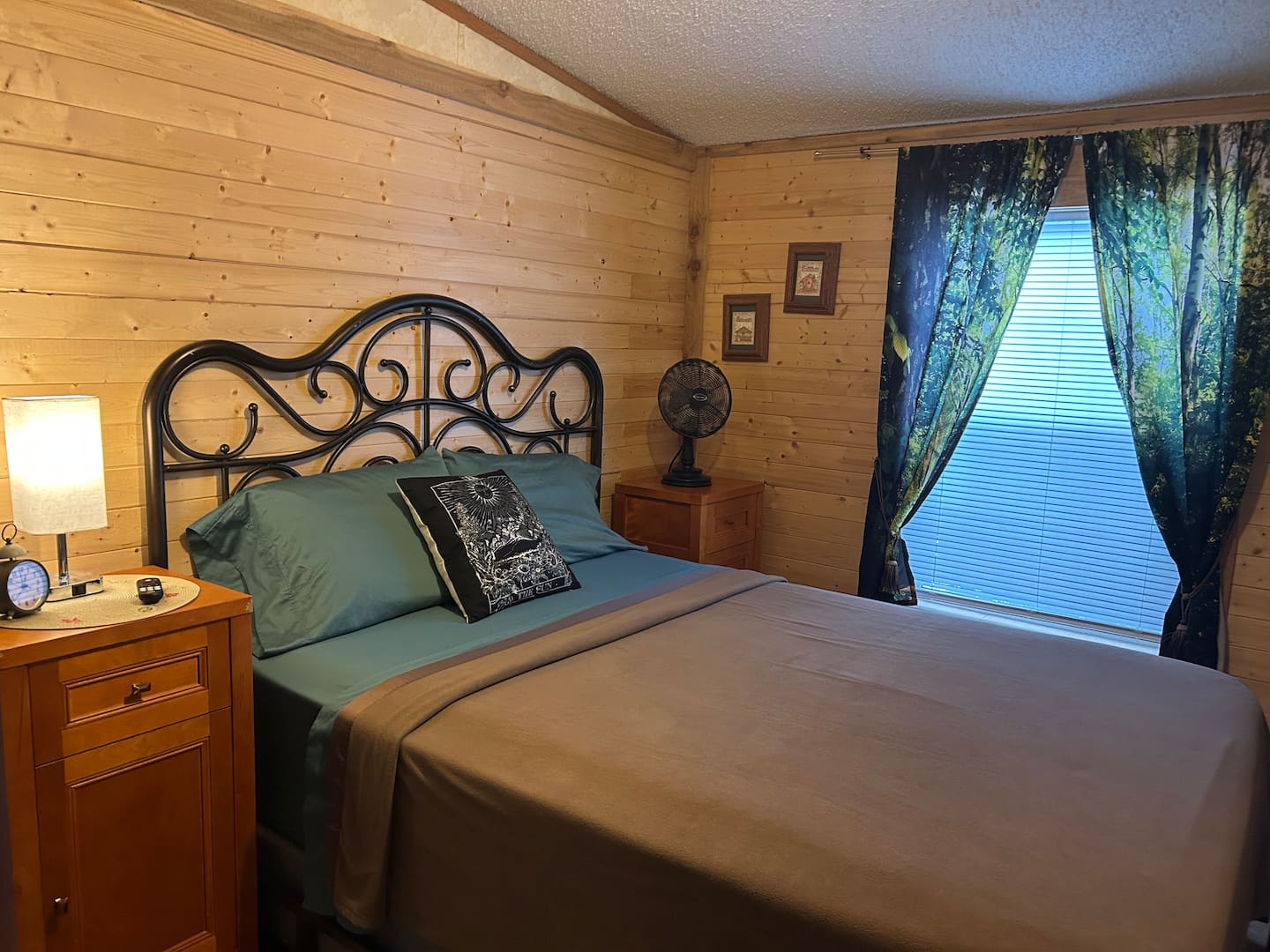 Suite private entrance peaceful forest property