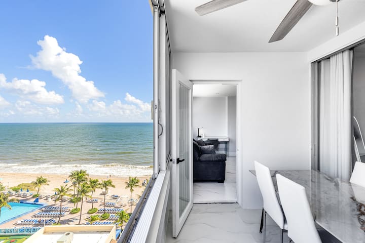 We are on the BEACH! Views -Pool- Indoor Balcony