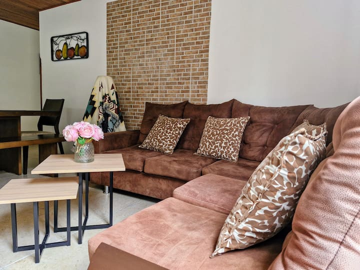 Cozy And Quiet Apartment Near Transmilenio - Bogota